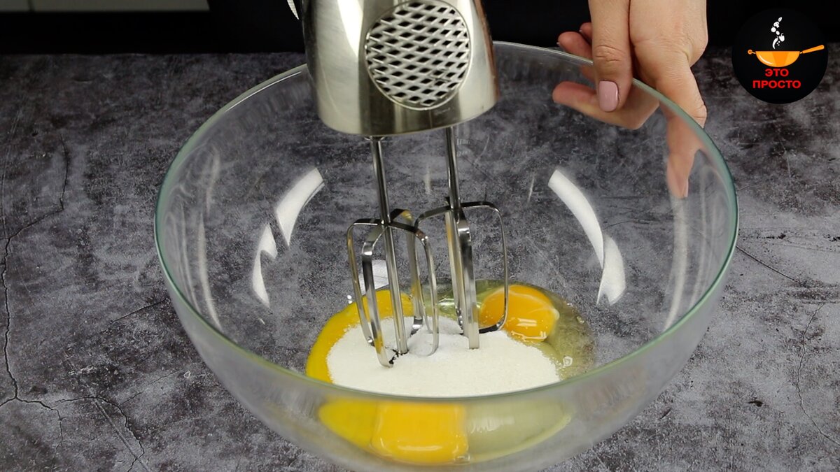 Фото можно листать влево