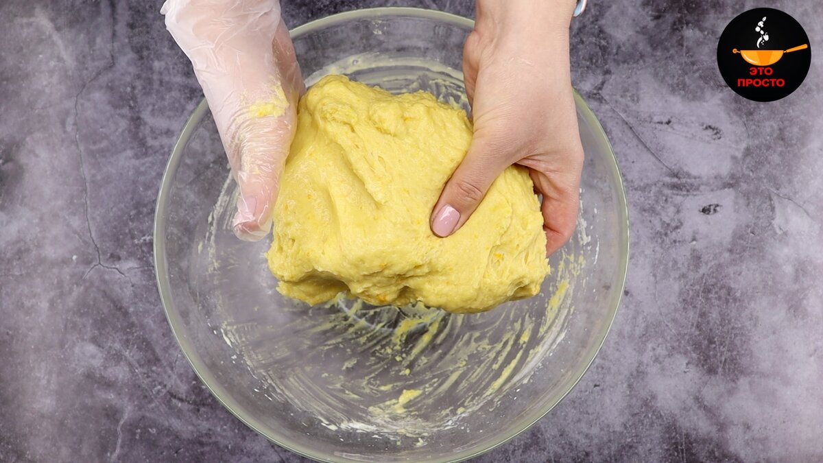 Фото можно листать влево