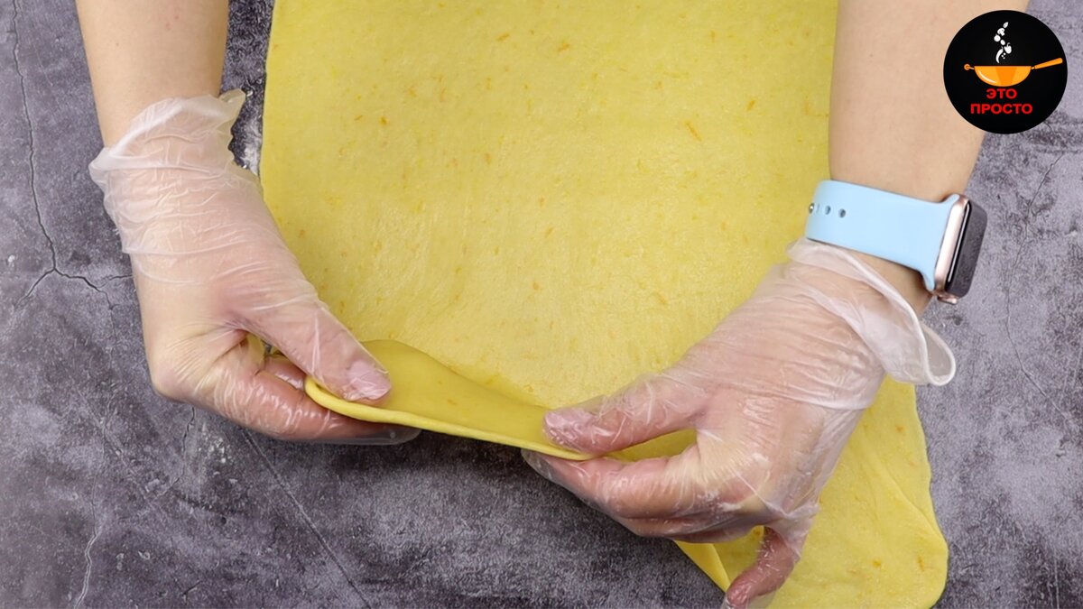 Фото можно листать влево