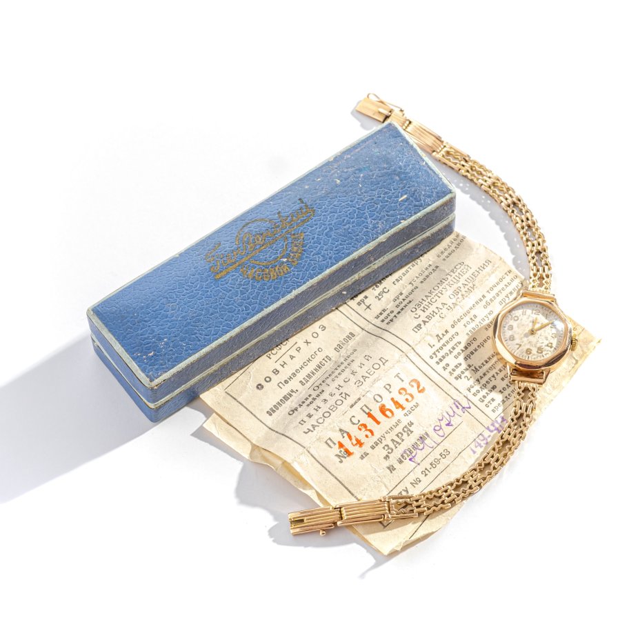 Часы наручные женские "Заря" в оригинальном футляре с документами, золото 583 пр. - корпус и ремешок, корпус (Ленинградская ювелирно-часовая фабрика), механизм (Пензенский часовой завод), СССР, 1958 г.